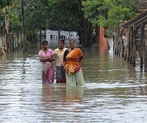 Sri Lanka escapes cyclone, coastal residents return