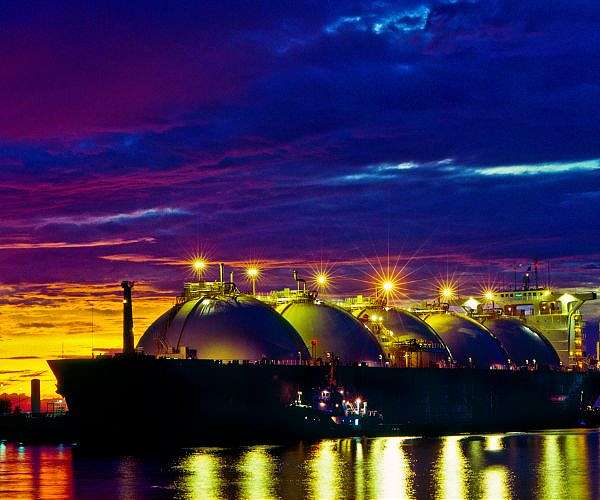 Shell plans to cut more costs, boost gas sales