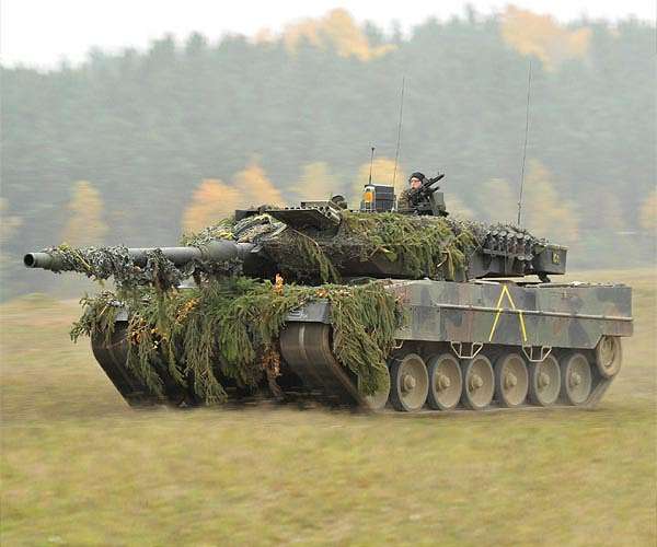 Ukrainian soldiers take German tank course in double time
