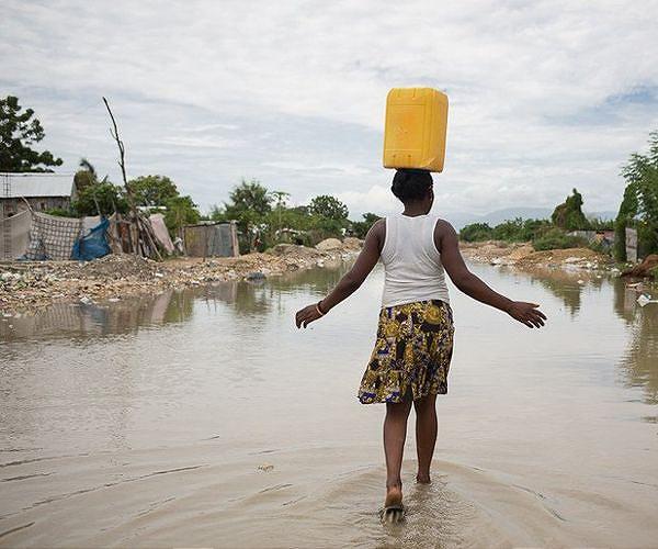 10 days later, Haiti earthquake victims struggle to cope