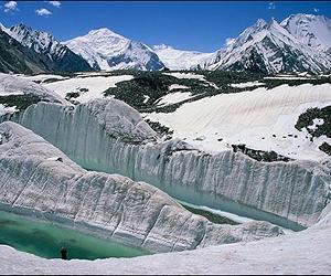 Himalaya glacier error 'cost us dear': UN climate panel chief
