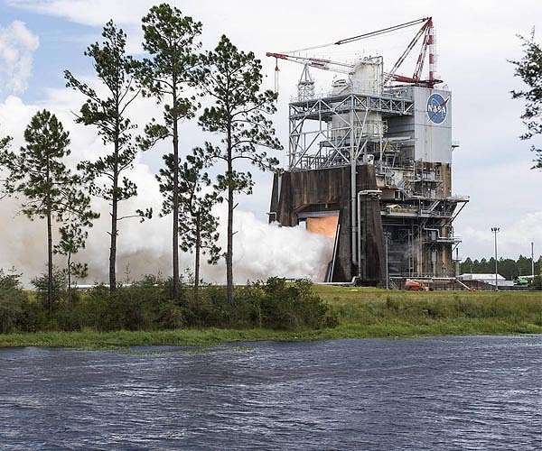 NASA conducts 1st hot fire of new RS-25 Certification Test Series