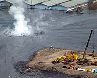 Experts Clash Over Mud Disaster