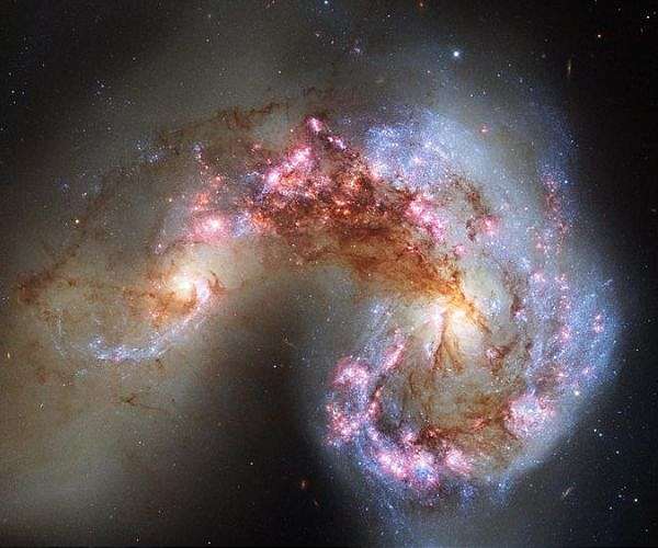Astronomers uncover key clues to the formation of giant galaxies