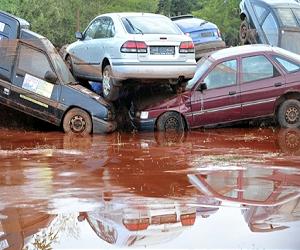 Hungarian cabinet members visit toxic spill site