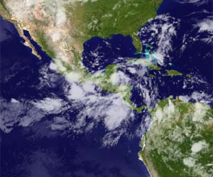 Rare twin storms batter Mexico, 34 dead