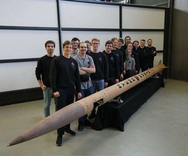 Stuttgart students launch self-built rocket into space