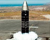 Russia, US agree nuclear arms cuts in Obama visit