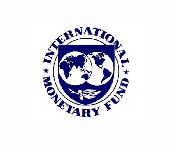 IMF sees global economy improving despite uncertainties