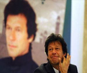 Cricket star Khan set for May elections