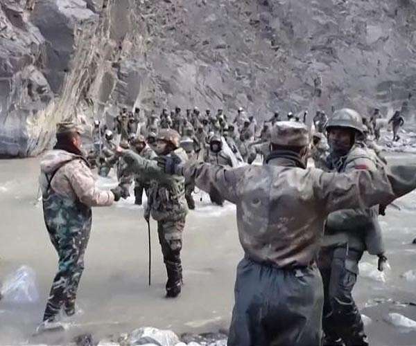 Xi, Modi hold rare sitdown for China-India border talks