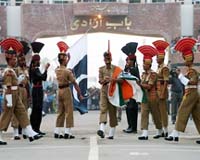 India, Pakistan talk to ease nuclear tensions