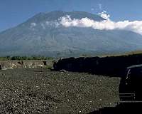 Australians briefly detained over Bali volcano climb