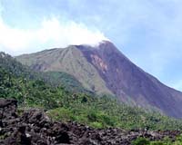 Thousands Flee Fearing Indonesian Volcano