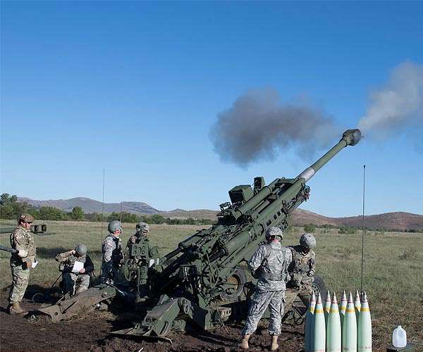 Ukrainians get trained in howitzer repairs in Lithuania