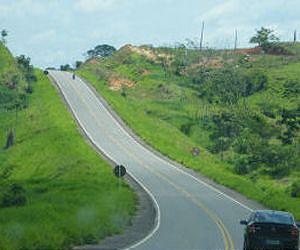 Highway through Amazon worsens effects of climate change, provides mixed economic gains