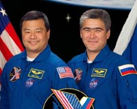 Expedition 10 Crew Give ISS Computers A Software Upgrade