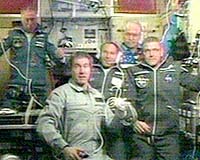 Expedition 11 Preps for Departure With Tourist Onboard
