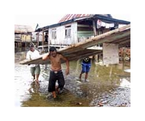 Indonesia floods leave 16 dead, tens of thousands displaced