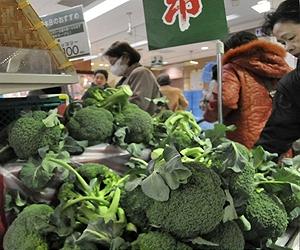Japan nuclear food scare spreads to US, Europe