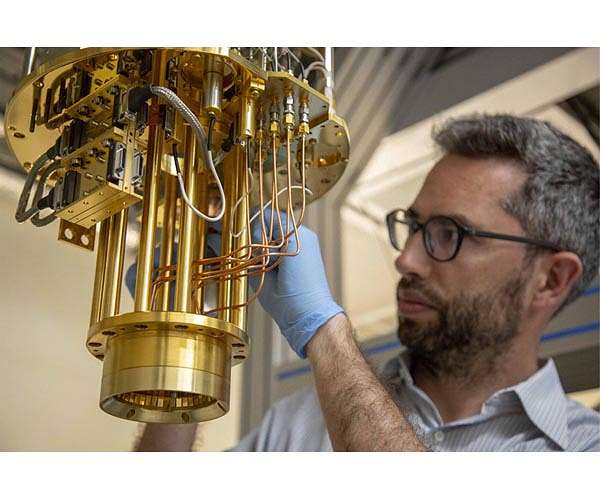 Study shows promise of quantum computing using factory-made silicon chips