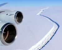 Antarctic ice rift close to calving, after growing 17km in 6 days - latest data from ice shelf