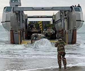 Marines 'assault' US beaches in amphibious drill
