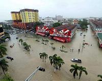 Malaysia pledges more flood aid for stranded thousands