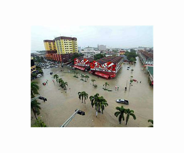 Three dead, four missing in Malaysian floods