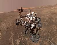 Mount Sharp 'Photobombs' Mars Curiosity Rover