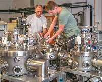 Detecting damage in non-magnetic steel with the help of magnetism