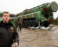 Medvedev vows to work with US on nuclear proliferation