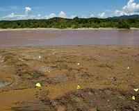 Mexican authorities say mine still leaking acid