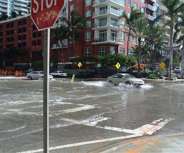 US pledges climate aid for cities, more private sector finance