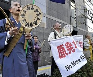 Anti-nuclear protesters surround Japan parliament