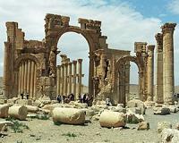 Syria army battles IS inside Palmyra