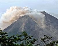 Indonesian volcano erupts sparks evacuations; Hawaii could be building up