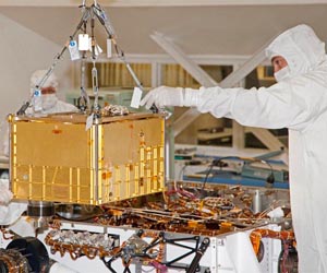 Curiosity Shakes, Bakes, and Tastes Mars with SAM