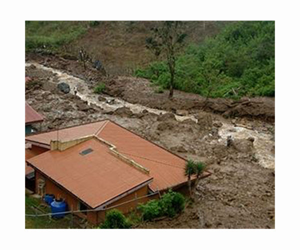 In Venezuela, a village on stilts slowly succumbs to mud