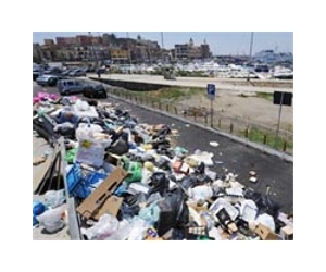 Naples mothers take lead in anti-landfill protests