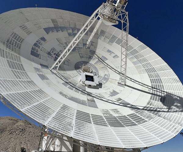 NASA's New Experimental Antenna Tracks Deep Space Laser