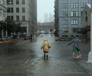 Storm-battered US battles floods, power cuts