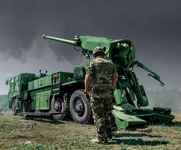Prague to buy another 10 Caesar howitzers from France