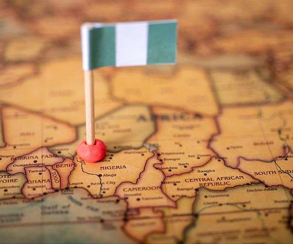 Aid finally trickles in for Nigeria flood victims