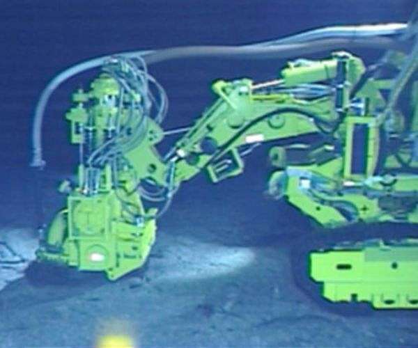 Can ocean-floor mining oversights help us regulate space debris and mining on the Moon?