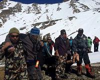 Nepal quake survivors fight freezing temperatures