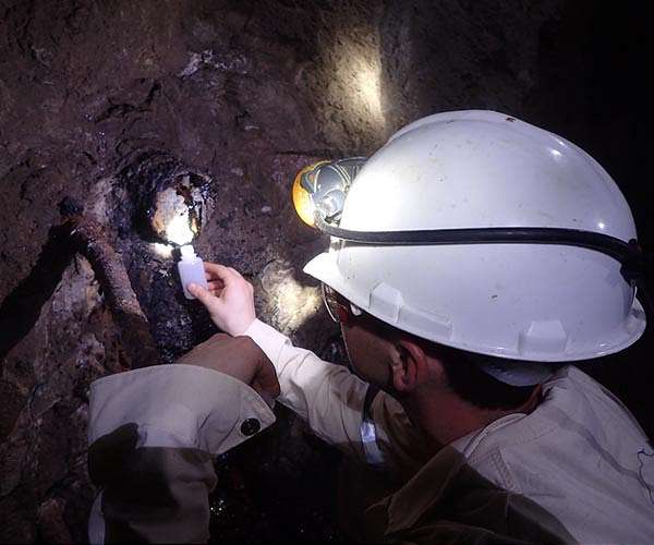 Researchers uncover life's power generators in the Earth's oldest groundwaters