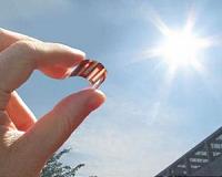 Deep-UV probing method detects electron transfer in photovoltaic devices