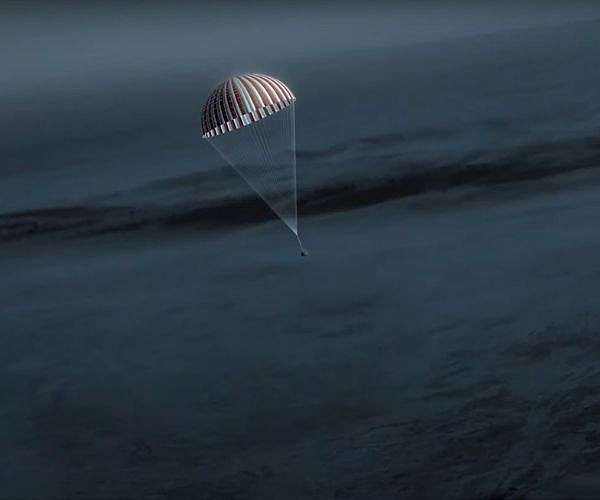 A micro-scale look at how parachute textiles act under stress