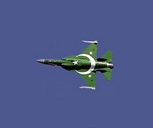 Pakistan launches homemade JF-17 jet